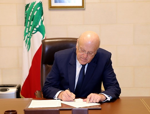 الرئيس ميقاتي يهنئ الكاتب اللبناني امين معلوف بانتخابه امينا عاما للاكاديمية الفرنسية