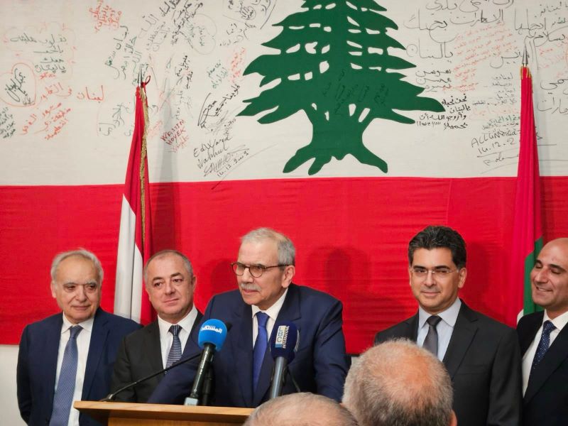 الرئيس سلام مع الجالية اللبنانية في الإمارات خلال حفل أقيم على شرفه في القنصلية