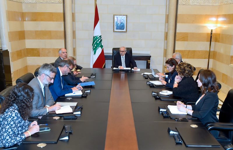 الرئيس يستقبل المستشار الاقتصادي للمبعوث الخاص لرئيس الجمهورية الفرنسية السيد جاك دو لا جوجي