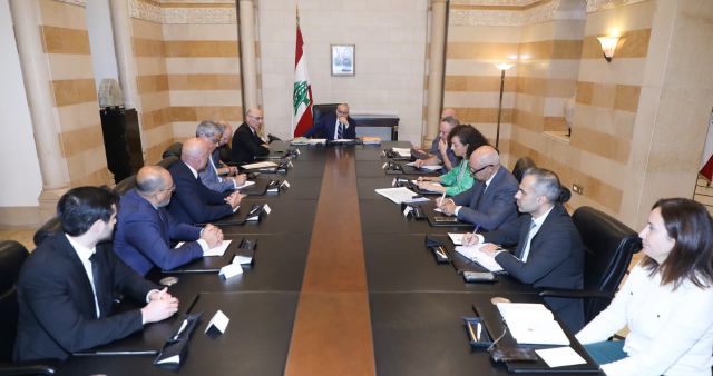 الرئيس سلام يترأس اجتماعًا لبحث تنظيم السير وإدارة النفايات في العاصمة بيروت