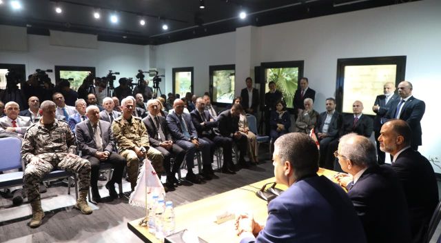 الرئيس سلام يترأس  جلسة مجلس إدارة مرفأ بيروت في إطار جولة تفقدية قام بها