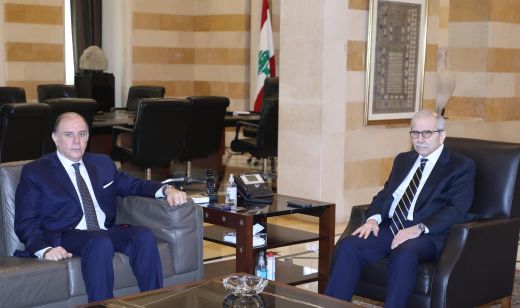 الرئيس سلام يلتقي حاكم مصرف لبنان كريم سعيد